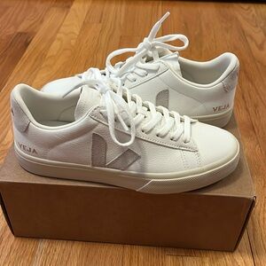 BRAND NEW VEJA Campo Sneaker Size US Women 9, Extra White /Natural Suede